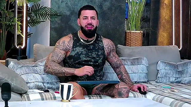 Snapshot of masterkingofmusclee chatting on 20, 11, 2025 masterkingofmusclee online show from 20, 11, 2025