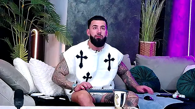 Snapshot of masterkingofmusclee chatting on 2, 12, 2025 masterkingofmusclee online show from 2, 12, 2025