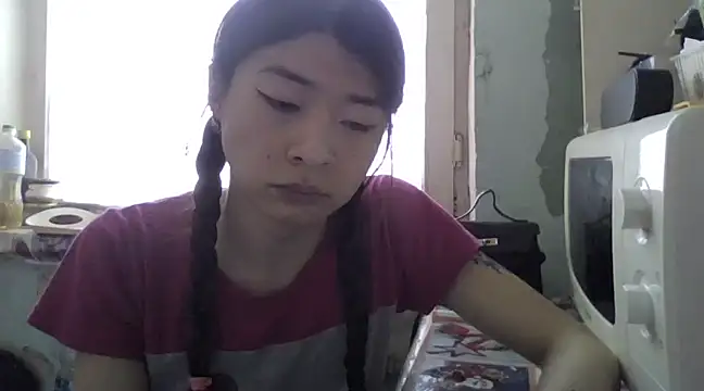 CarlyJoy online show from 17, 2, 2025