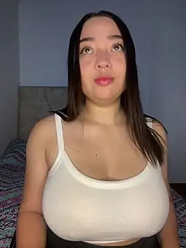 MissPerlaa online show from 7, 2, 2025