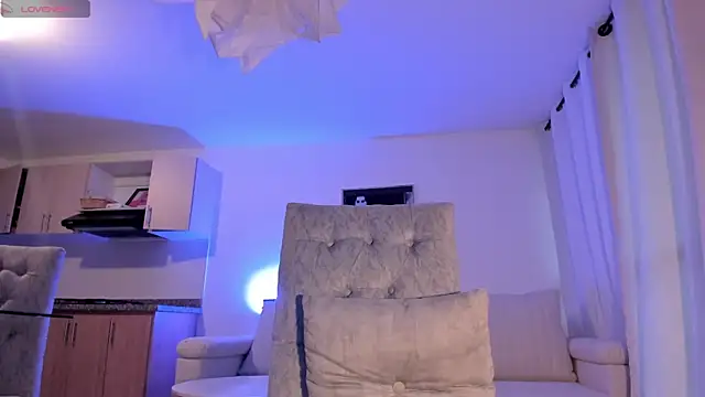 HannahDavis  online show from 21, 2, 2025