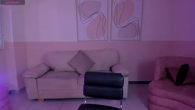 AlessiaCorleone  online show from 31, 1, 2025