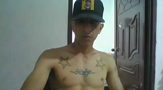 Snapshot of goldenboycol chatting on 2, 1, 2025 goldenboycol online show from 2, 1, 2025