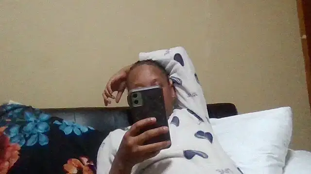 Snapshot of ShooingBunch chatting on 12, 11, 2025 ShooingBunch online show from 12, 11, 2025