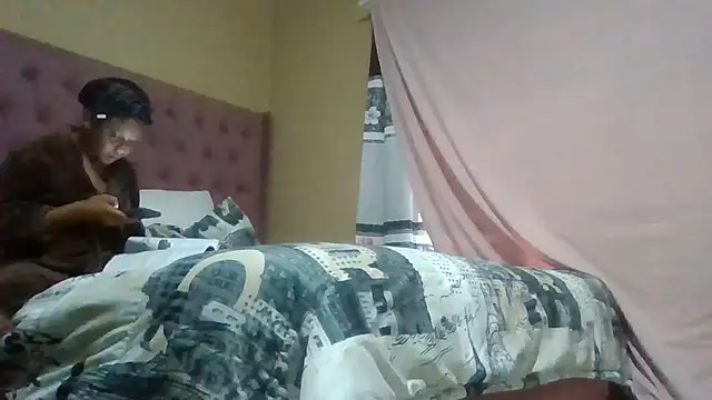 Snapshot of ShooingBunch chatting on 25, 11, 2025 ShooingBunch online show from 25, 11, 2025