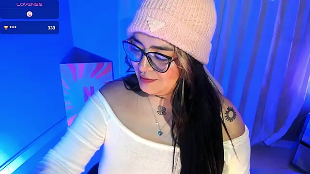 chloe bonnet online show from 21, 12, 2024