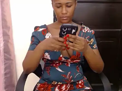 Snapshot of savage_laura chatting on 3, 3, 2025 savage laura online show from 3, 3, 2025