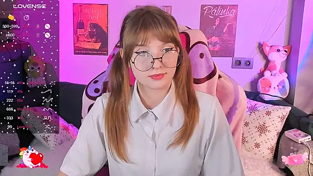 Snapshot of AliceLanley chatting on 4, 12, 2024 AliceLanley online show from 4, 12, 2024