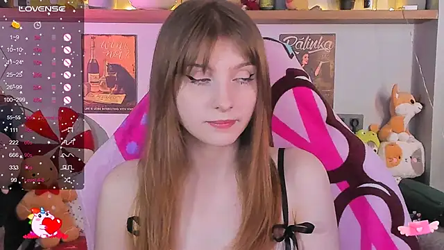 Snapshot of AliceLanley chatting on 18, 12, 2024 AliceLanley online show from 18, 12, 2024