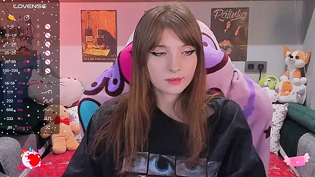 Snapshot of AliceLanley chatting on 28, 12, 2024 AliceLanley online show from 28, 12, 2024