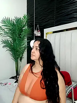 lucia vonne  online show from 11, 1, 2025