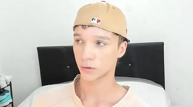 angelcortes online show from 10, 1, 2025