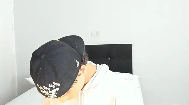 Snapshot of angelcortes chatting on 4, 3, 2025 angelcortes online show from 4, 3, 2025