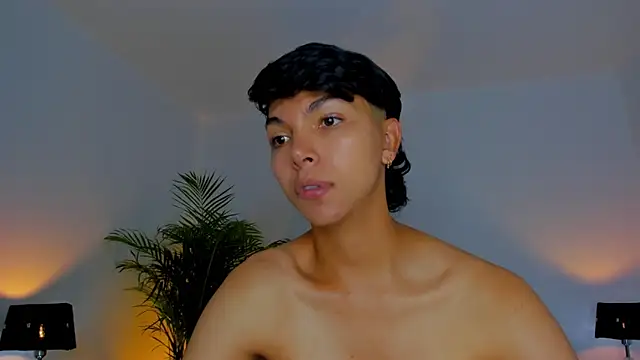 xhenisa  online show from 23, 9, 2025