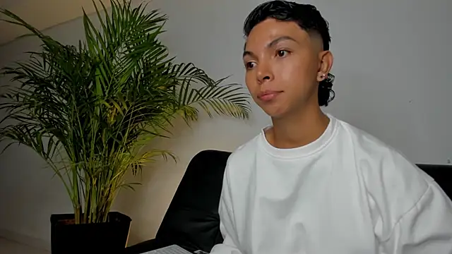 xhenisa  online show from 1, 2, 2026