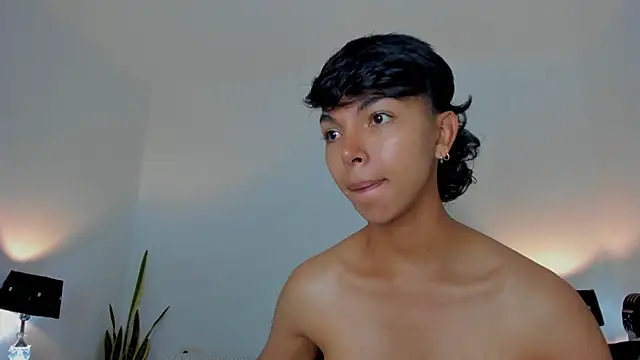 xhenisa  online show from 4, 3, 2026