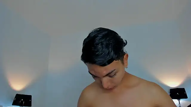 xhenisa  online show from 3, 4, 2026