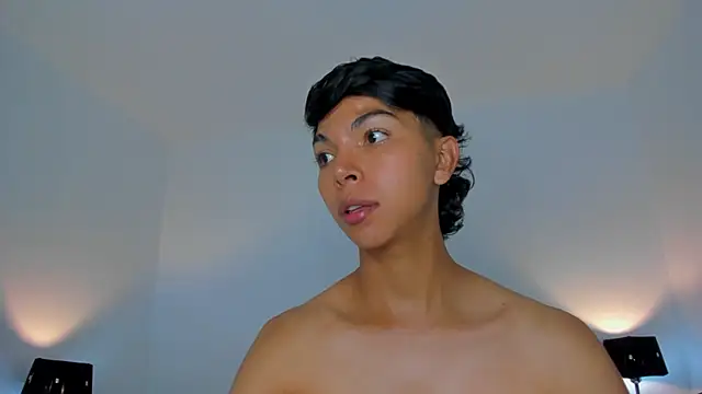 xhenisa  online show from 10, 4, 2026