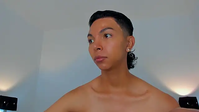 xhenisa  online show from 29, 4, 2026