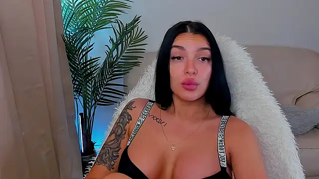 Snapshot of RaveWithMe9 chatting on 7, 3, 2025 RaveWithMe9 online show from 7, 3, 2025