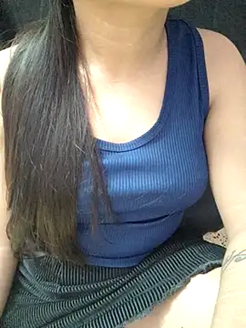 Snapshot of Roshni_98 chatting on 9, 10, 2025 Roshni 98 online show from 9, 10, 2025