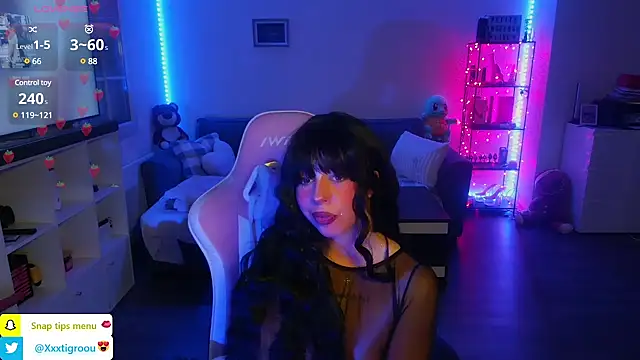 PetiteAngel666 online show from 2, 2, 2025