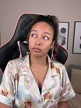 DianaHopson online show from 26, 2, 2025