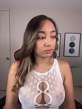 DianaHopson online show from 28, 2, 2025