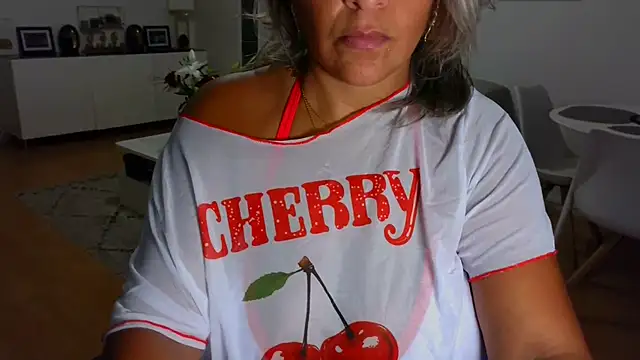 Snapshot of sarametisse26 chatting on 25, 9, 2025 sarametisse26 online show from 25, 9, 2025