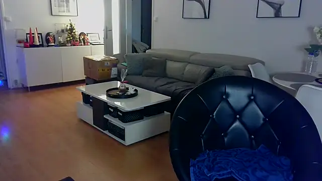 sarametisse26 online show from 5, 12, 2025