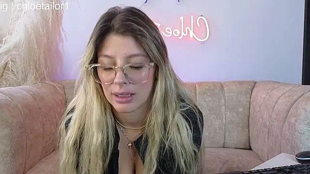 ChloeTailor  online show from 12, 2, 2025