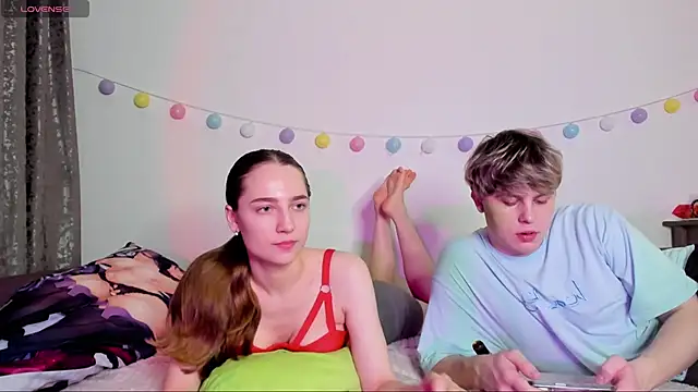 Snapshot of Emily_and_Ilumi chatting on 26, 12, 2024 Emily and Ilumi online show from 26, 12, 2024