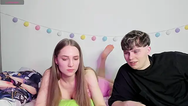 Snapshot of Emily_and_Ilumi chatting on 4, 1, 2025 Emily and Ilumi online show from 4, 1, 2025