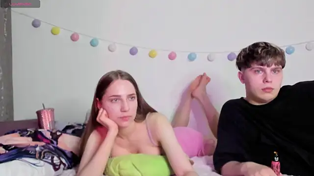 Snapshot of Emily_and_Ilumi chatting on 4, 1, 2025 Emily and Ilumi online show from 4, 1, 2025