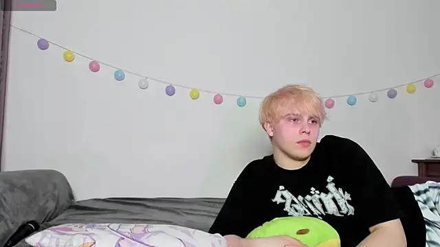 Snapshot of Emily_and_Ilumi chatting on 10, 3, 2025 Emily and Ilumi online show from 10, 3, 2025