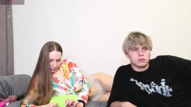 Snapshot of Emily_and_Ilumi chatting on 25, 9, 2025 Emily and Ilumi online show from 25, 9, 2025