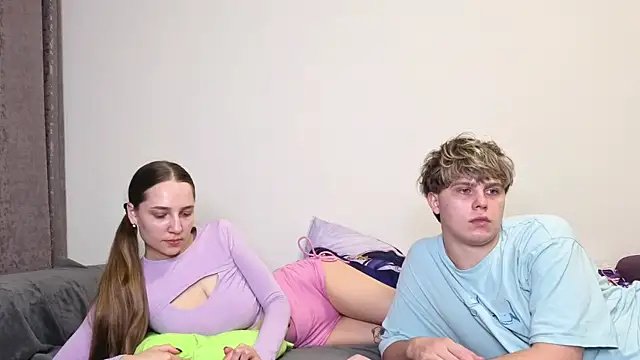 Snapshot of Emily_and_Ilumi chatting on 7, 10, 2025 Emily and Ilumi online show from 7, 10, 2025