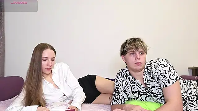 Snapshot of Emily_and_Ilumi chatting on 12, 10, 2025 Emily and Ilumi online show from 12, 10, 2025