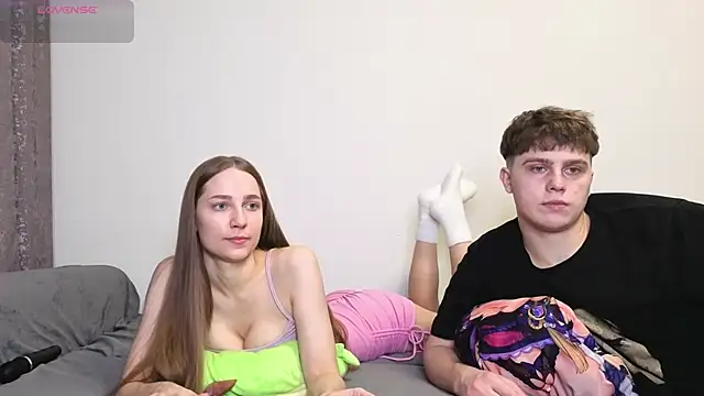 Snapshot of Emily_and_Ilumi chatting on 23, 10, 2025 Emily and Ilumi online show from 23, 10, 2025