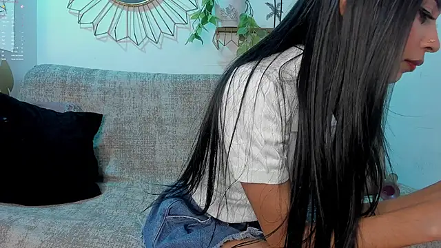 Snapshot of EmmaDuque chatting on 10, 11, 2025 EmmaDuque online show from 10, 11, 2025