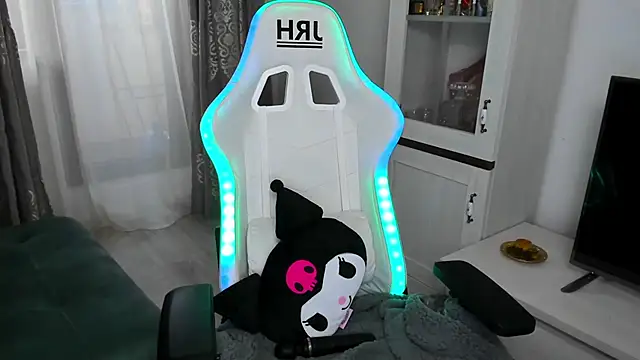 Snapshot of EveEvian chatting on 2, 2, 2025 EveEvian online show from 2, 2, 2025