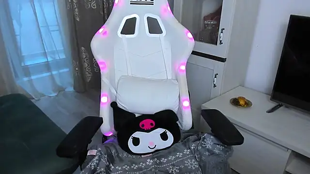 Snapshot of EveEvian chatting on 13, 2, 2025 EveEvian online show from 13, 2, 2025