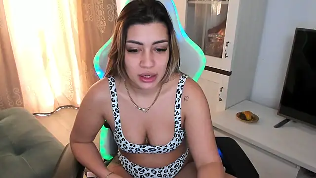 Snapshot of EveEvian chatting on 14, 2, 2025 EveEvian online show from 14, 2, 2025