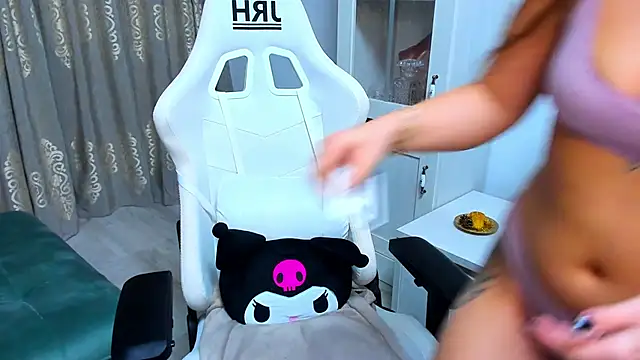 Snapshot of EveEvian chatting on 25, 2, 2025 EveEvian online show from 25, 2, 2025