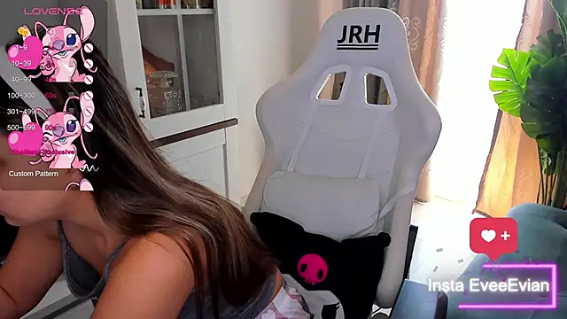 Snapshot of EveEvian chatting on 10, 3, 2025 EveEvian online show from 10, 3, 2025