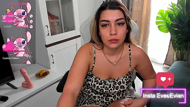 Snapshot of EveEvian chatting on 12, 3, 2025 EveEvian online show from 12, 3, 2025