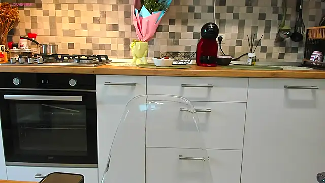 Snapshot of EveEvian chatting on 4, 10, 2025 EveEvian online show from 4, 10, 2025