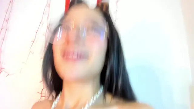 Cloe Leee online show from 2, 3, 2025