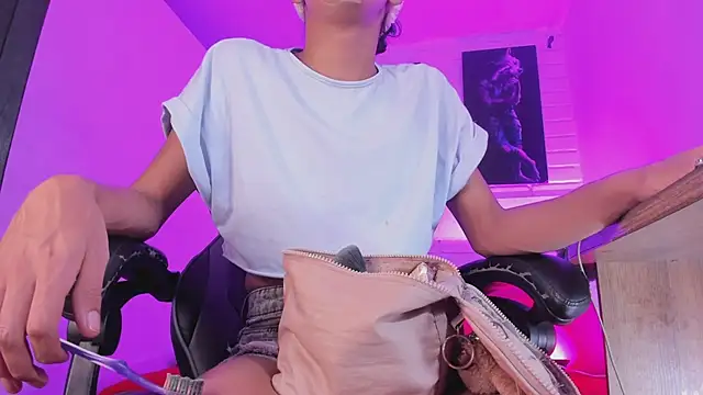 Alahia Rodriguez online show from 28, 11, 2025