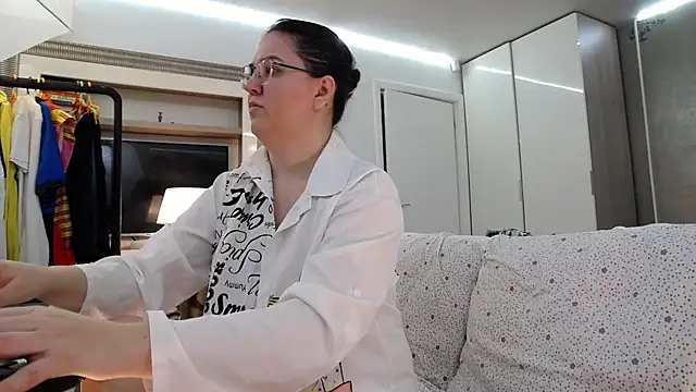 Snapshot of ILoveToFeelU chatting on 4, 7, 2026 ILoveToFeelU online show from 4, 7, 2026